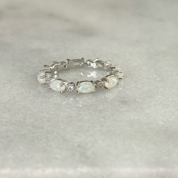 Silver Opal Crystal Pave Princess Ring
Brand New
Size 7 - Picture 1 of 4